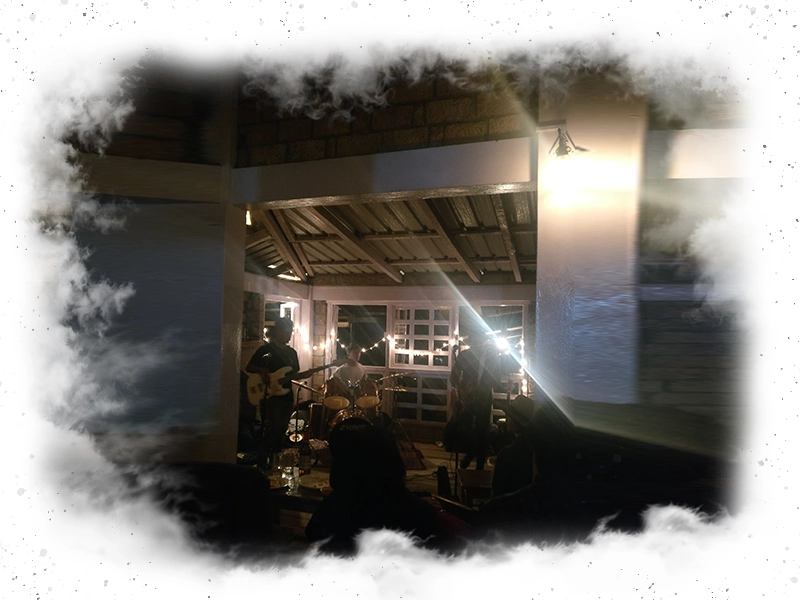 Live music at Sa-I-Mika